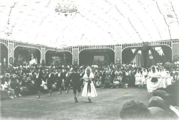 Dansa d'Arenys. 1949. Foto Lluis Montmany Dansa d'Arenys. 1949. Foto Lluis Montmany